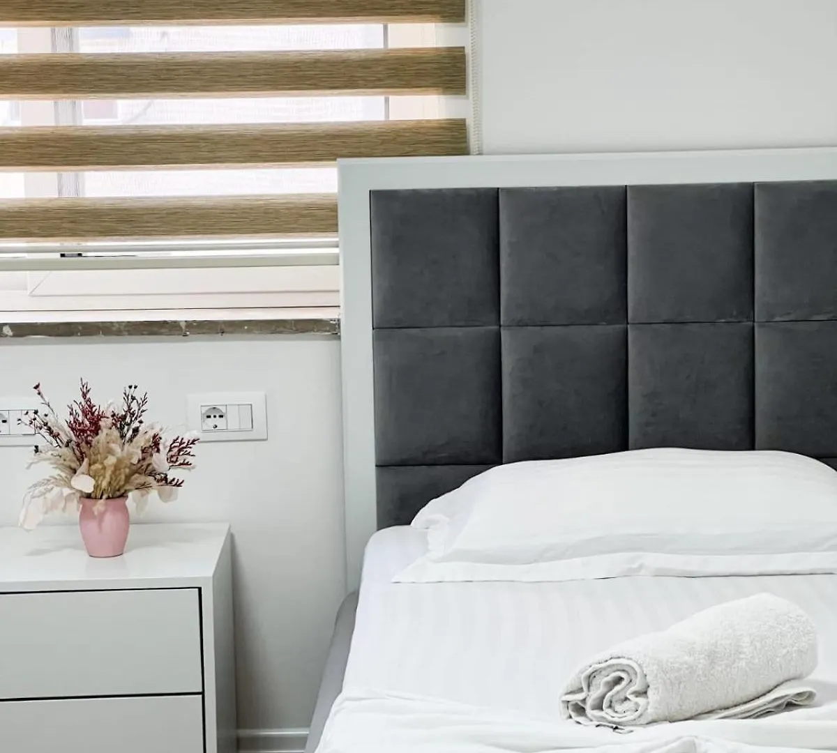 Komuna Parisit New Apartment Tirana
