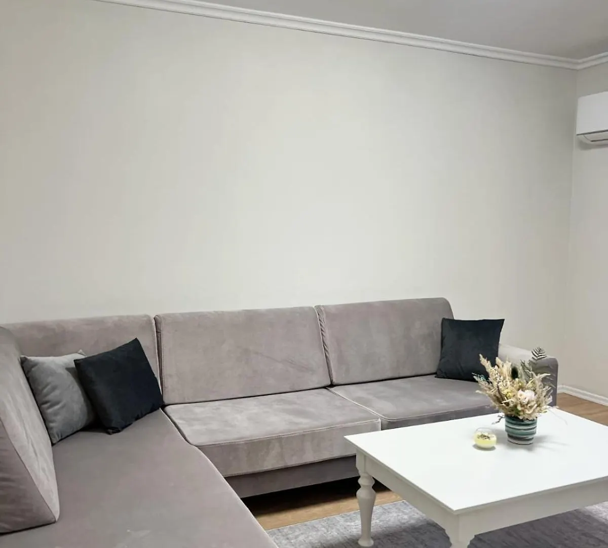 Komuna Parisit New Apartment Tirana 0*,  Albania