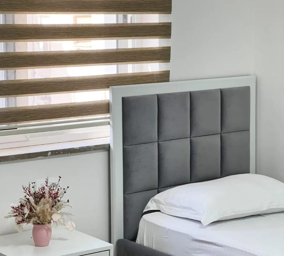 Komuna Parisit New Apartment Tirana