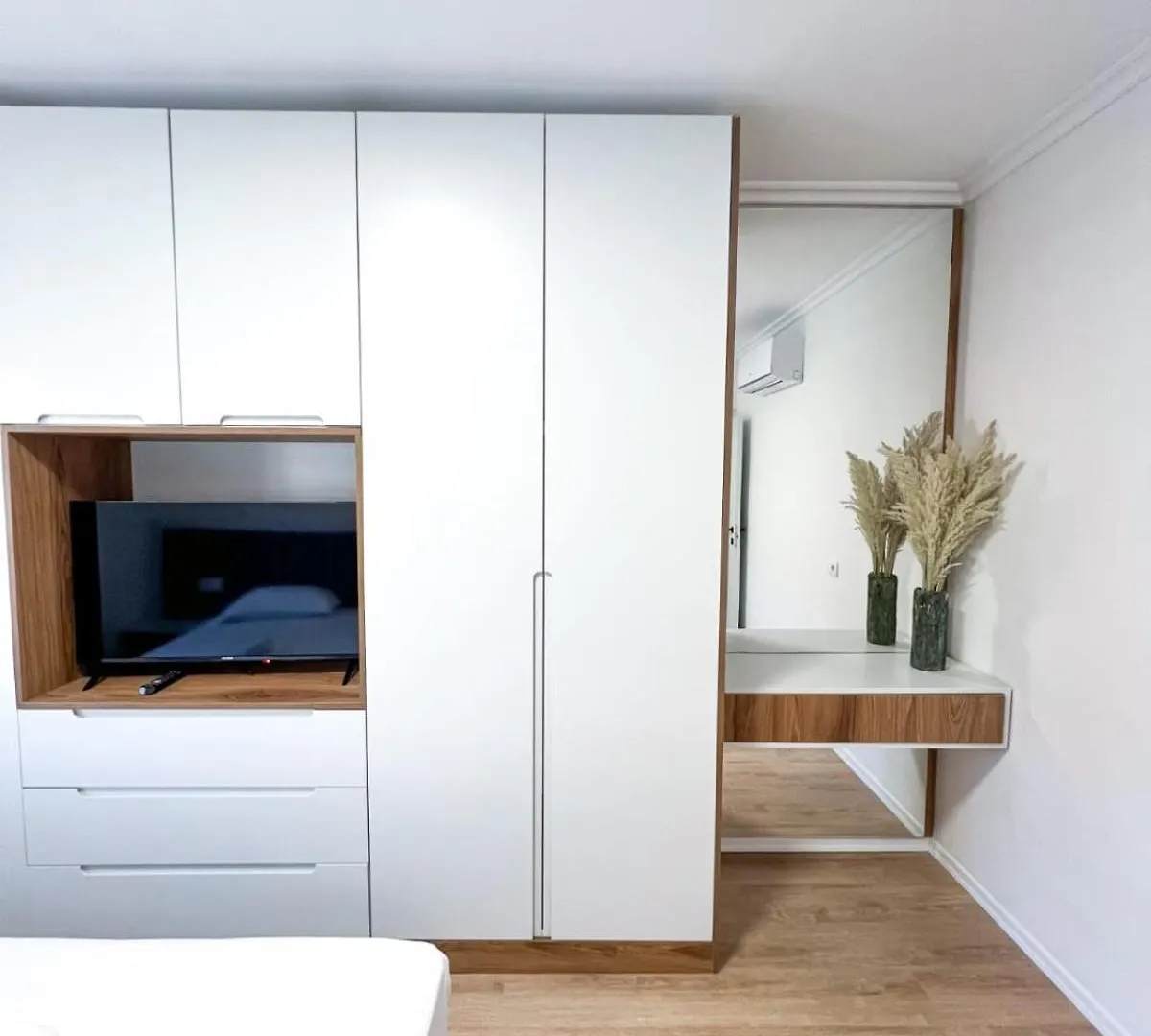 Komuna Parisit New Apartment Tirana