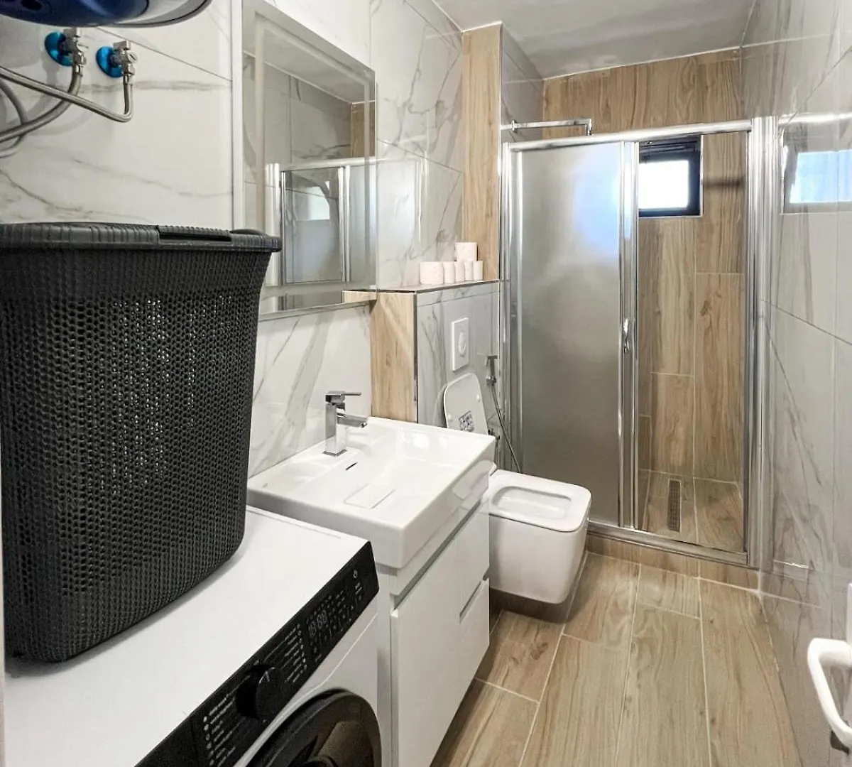 Komuna Parisit New Apartment Tirana
